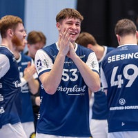Sören Steinhaus vom Bergischen HC jubelt über einen Sieg seiner Mannschaft.