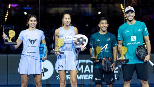 Team A.Galan/F. Chingotto posieren, nach ihrem Sieg beim Cupra Padel-Turnier, für die Kamera