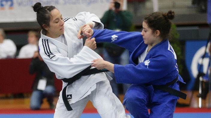 Judoka Helen Habib (r.)