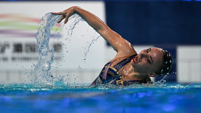 Klara Bleyer während ihrer Solo-Kür beim Synchronschwimm-Weltcup in Xi'an im Mai 2026