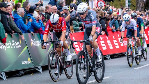 Jasper Philipsen jubelt beim Münsterland Giro.