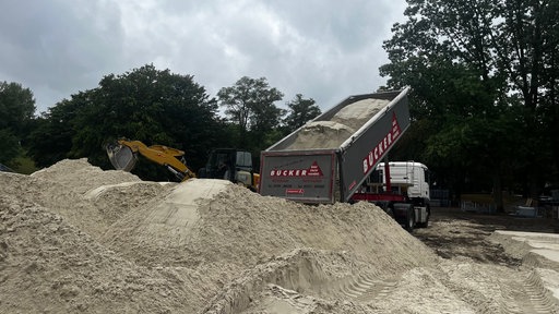 1000 Tonnen Sand wurden heute nach Dortmund gebracht.