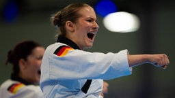 Leah Lawall, Adina Machwirth and Anna Siepmann sicherten sich im Taekwondo die Bronzemedaille im deutschen Team-Poomsae.
