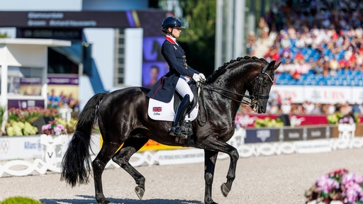 Charlotte Fry und Glamourdale