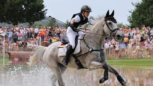 Malin Hansen-Hotopp und Quidditch am Wasserkomplex in Aachen 