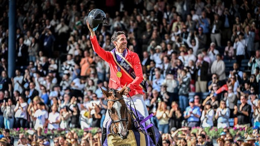 Steve Guerdat jubelt zu den Fans
