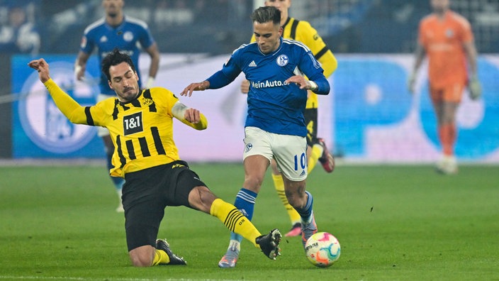 2023: Mats Hummels und Rodrigo Zalazar kämpfen um den Ball.