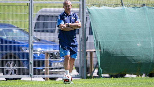 Schalke-Sportvorstand Frank Baumann im Training 