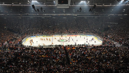 Das Eröffnungsspiel der Eishockey-WM soll 2027, wie 2010, auf Schalke ausgetragen werden.