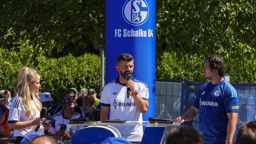 Schalkes Aufstiegs-Trainer Miron Muslic beim "Schalke-Tach".