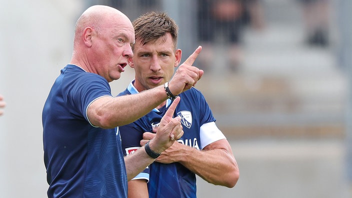 Bochum-Trainer Uwe Rösler (l.) mit Spieler Daniel Hanslik