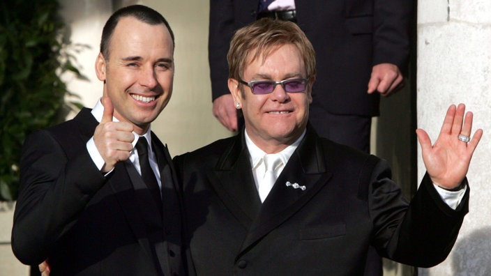 Elton John u. David Furnish am 21.12.2005 nach ihrer zivilen Partnerschaftszeremonie