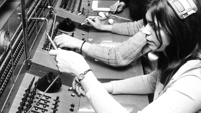 Fernamt I in der Winterfeldtstraße in West-Berlin, von hier werden ab dem 31.01.1971 die Gespräche nach Ost-Berlin geschaltet
