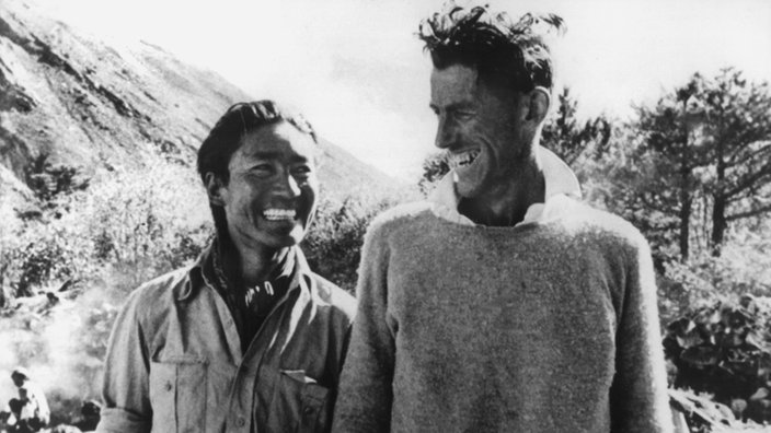 Edmund Hillary (r) mit Sherpa Tenzing Norgay nach der Erstbesteigung des Mount Everest