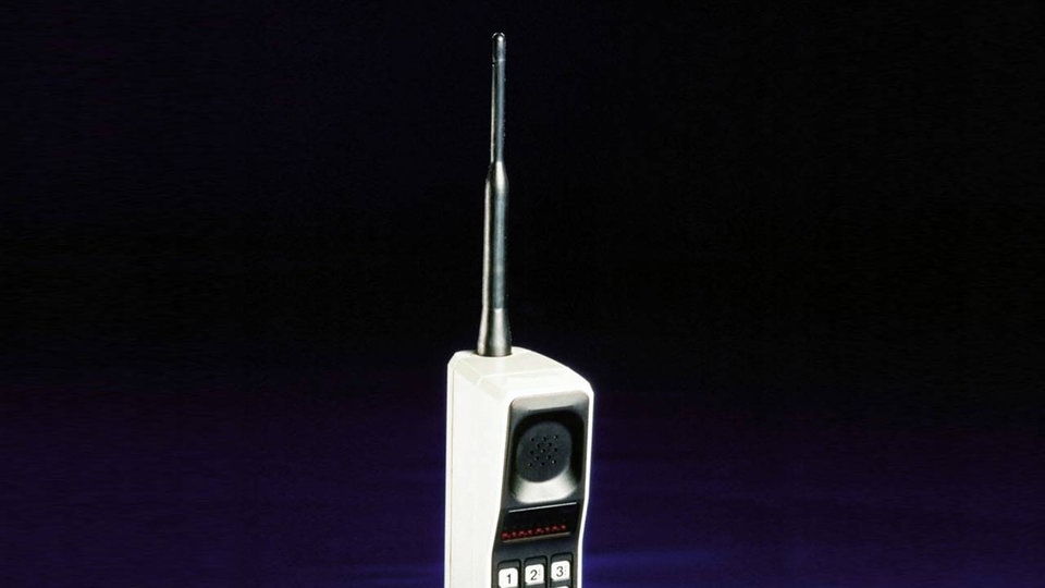 1. Mobiltelefon von Motorola