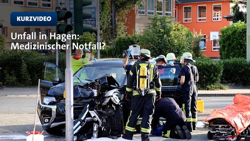 80-Jährige kommt von Fahrbahn ab und verletzt Fußgängerin schwer | Video | TN