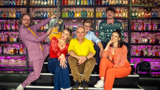 Gastgeber Johann König (vorn, 3.v.l.) mit seinen Gästen: v.l.n.r. Friedemann Weise, Kristina Bogansky, Herr Schröder, Benedikt Mitmannsgruber und Maria Clara Groppler.