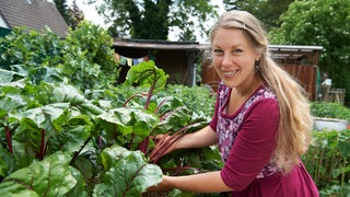Jenny Slupkowski in ihrem Garten 