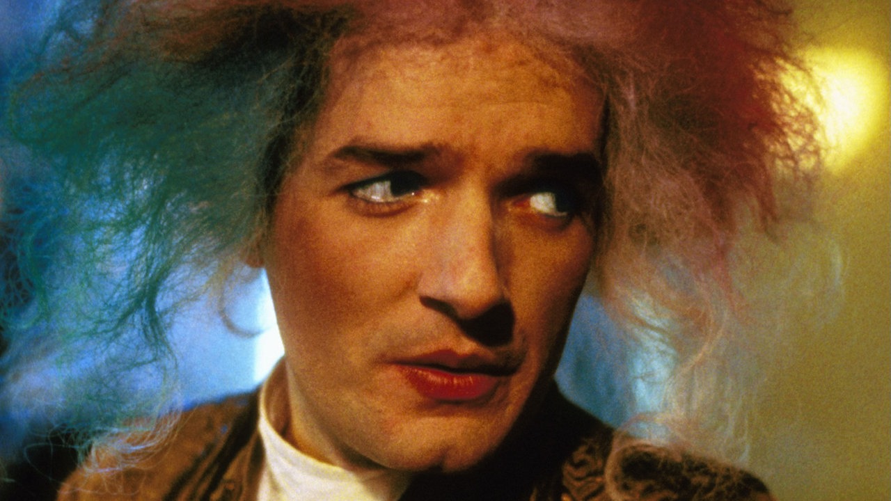 Nahaufnahme von Falco als Amadeus verkleidet