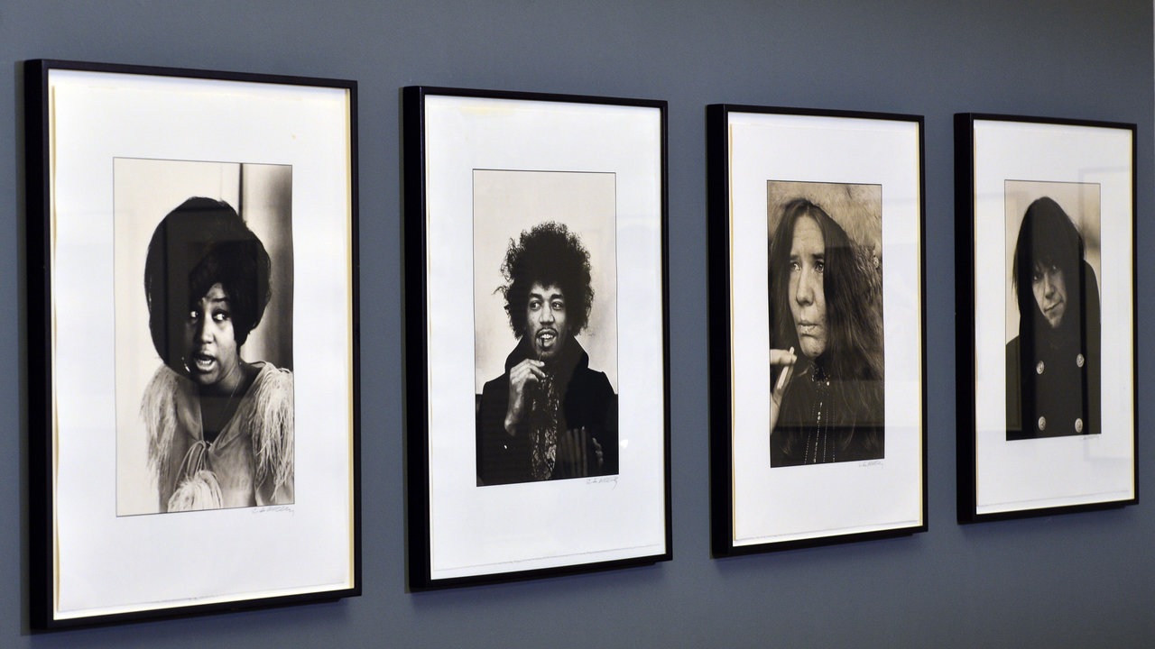 Vier Fotos von Linda McCartney von (v. l.n.r) Aretha Franklin, Jimi Hendrix, Janis Joplin und Neil Young. 