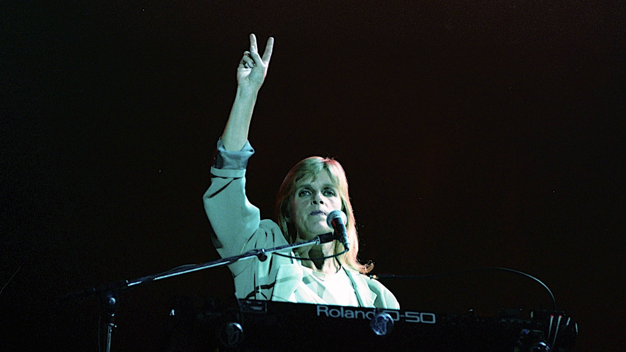 Linda McCartney am Keyboard bei einem Konzert in Washington D.C. 1990