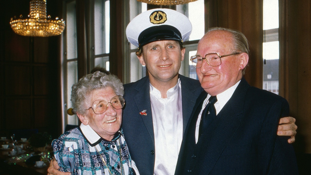 Otto Waalkes mit seinen Eltern Adele und Karl 1989