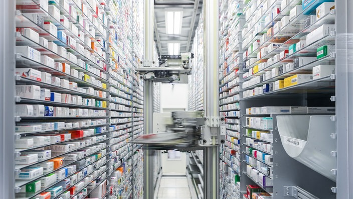 Der Rechercheverbund WDR/NDR/Süddeutsche Zeitung hat für seine Recherche "Tödliche Preise" zu fehlenden Medikamenten und Preispolitik der Pharmaindustrie in der Europäischen Union den Impact-Award gewonnen.