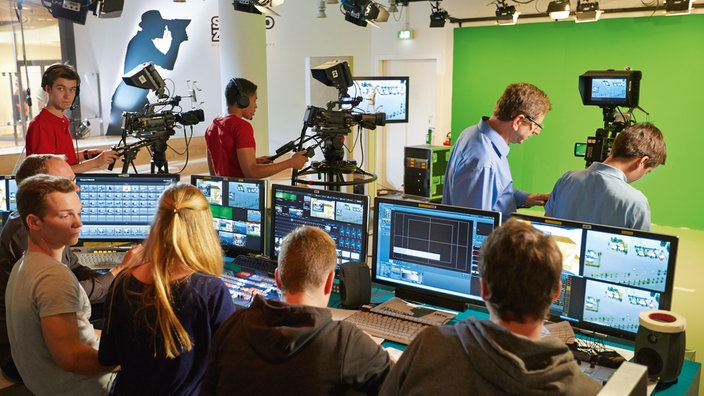 Schüler machen Radio und Fernsehen im WDR STUDIO ZWEI
