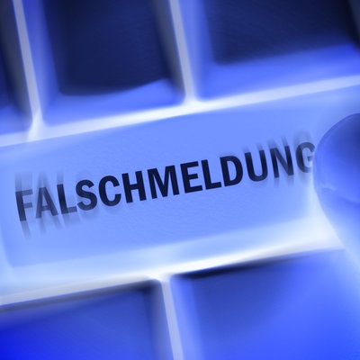 Wo bleiben die Warnungen vor Falschmeldungen bei Facebook?