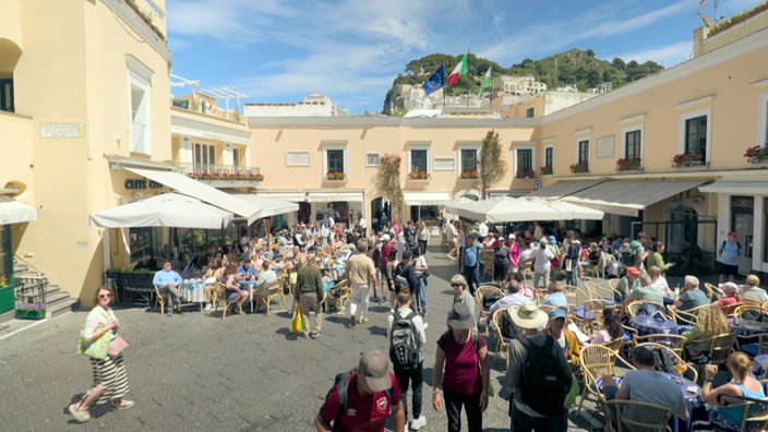 Belebter Platz im Zentrum von Capri