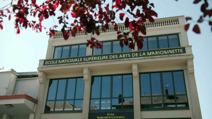 Außenfassade der Hochschule für Marionettenkunst in Charleville-Mézières