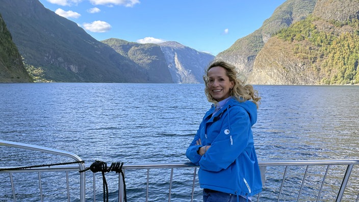 Tamina Kallert an Bord einer Elektrofähre