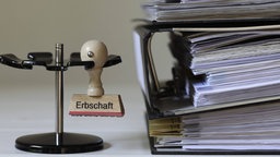 Das bil dzeigt einen Stempel mit Aufschrift "Erbschaft"