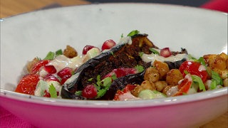 Geröstete Aubergine mit Halloumi und Buttermilch-Dip