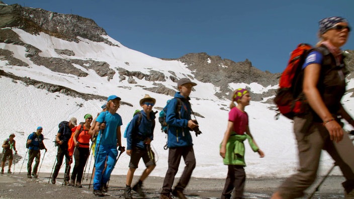 Das Bild zeigt die Wandergruppe auf der Etappe 4.