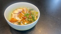 Hähnchenbrust mit Tahin-Joghurt, zubereitet von Pierre Beckerling