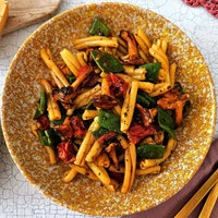 Pasta mit grünen Bohnen, Pfifferlingen und Kirschtomaten