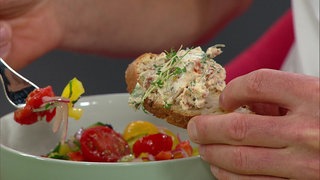 Gurken-Papriksalat mit Ofentomaten und Feta-Dip