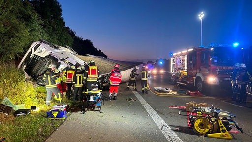 Die Feuerwehr im Bergungseinsatz.