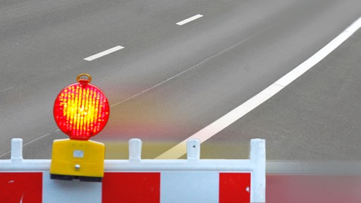 Bildmontage Sperrung einer Straße