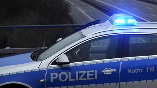 Symbolbild: Streifenwagen mit Blaulicht