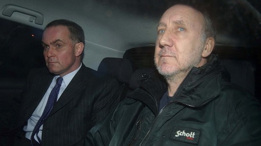 Pete Townshend mit Begleitung im Auto 2003