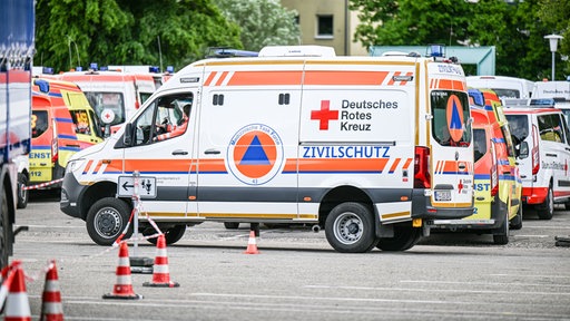 Ein Wagen vom Zivilschutz steht am Einsatzort