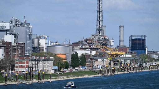 Ein Gesamtblick auf den deutschen Chemiekonzern BASF in Ludwigshafen