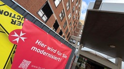 Bauzäune am Eingangsbereich des Johanniter-Krankenhauses in Bonn