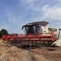Mähdrescher im Getreidefeld