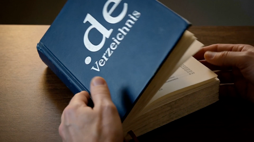 Die DENIC stellt eine Art Telefonbuch für alle ".de"-Adressen bereit